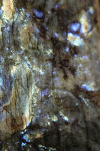 Load image into Gallery viewer, Iridescent Labradorite Point