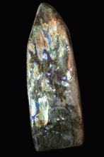 Load image into Gallery viewer, Iridescent Labradorite Point